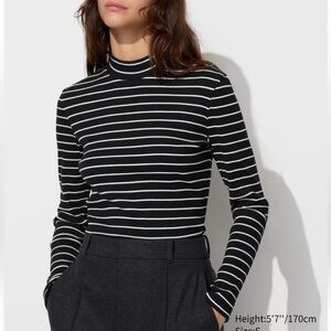 UNIQLO Ribbed High Neck Long Sleeve T-Shirt - Stripped - Small